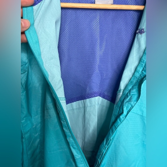 Columbia Wind Breaker - Picture 4 of 7